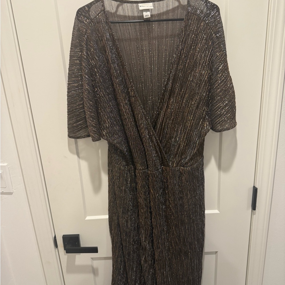 Ava & Viv Black and Gold Sheer Short Sleeve Dress (no slip)